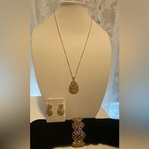 AVON NIB Filigree Jewelry set; Necklace, Earrings & Bracelet; Goldtone